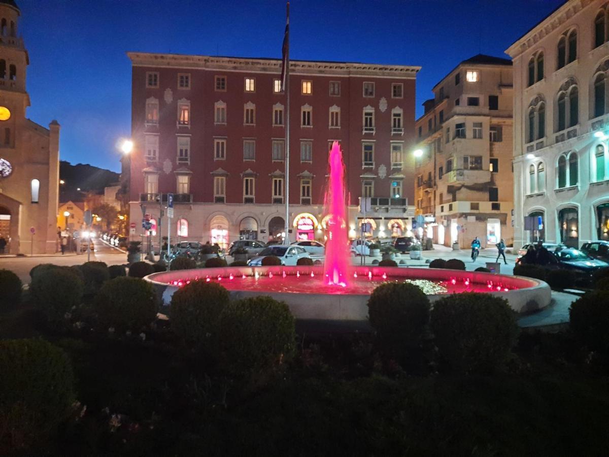 Famous Promenade Riva Apartman