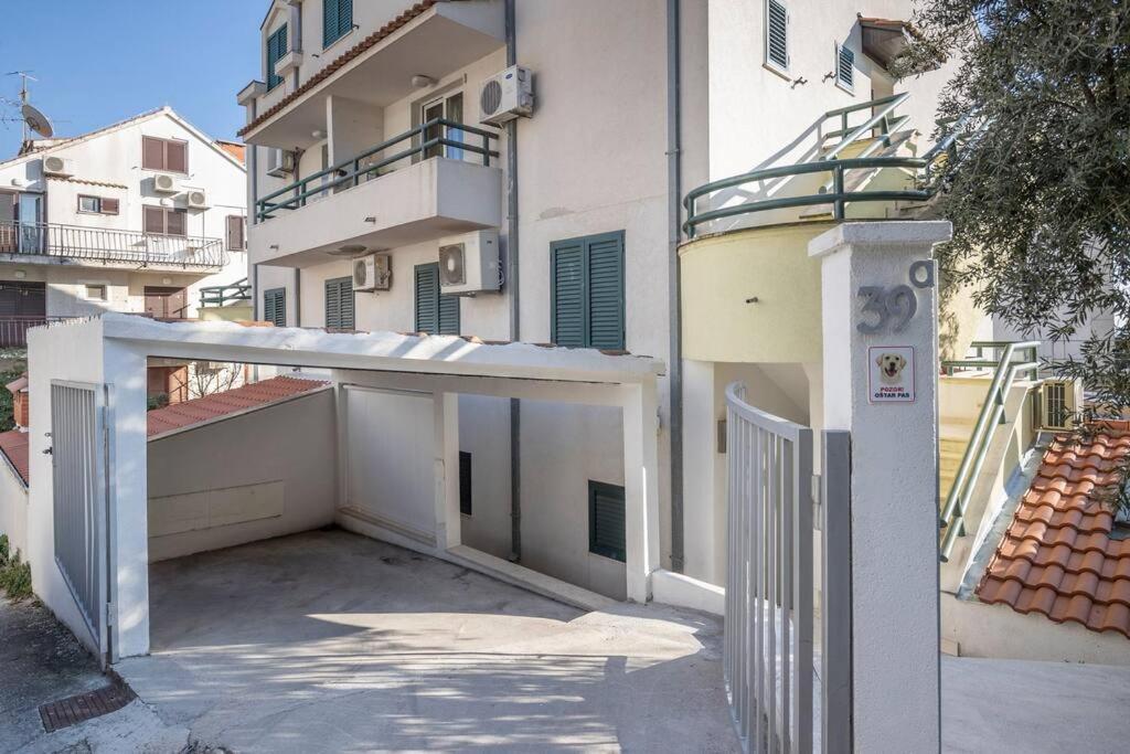 Luxury Martinis With Pool Apartment *