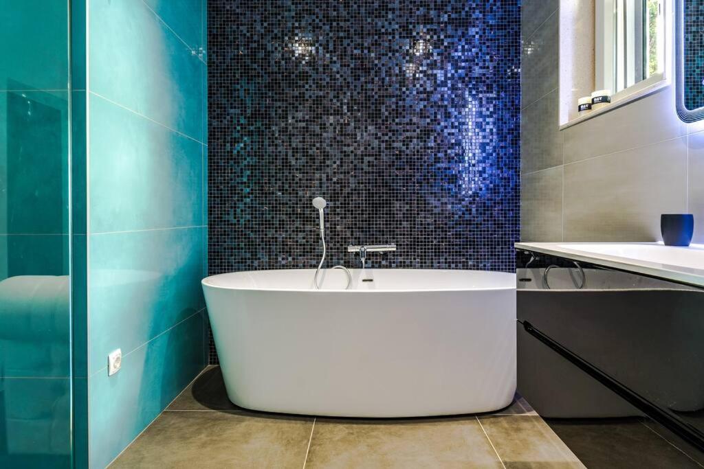 Luxury Martinis With Pool Apartment Split
