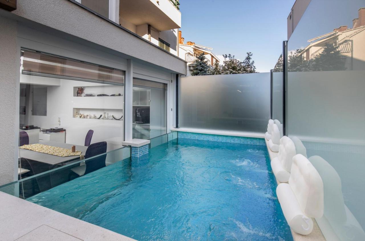 Apartment Luxury Martinis With Pool *