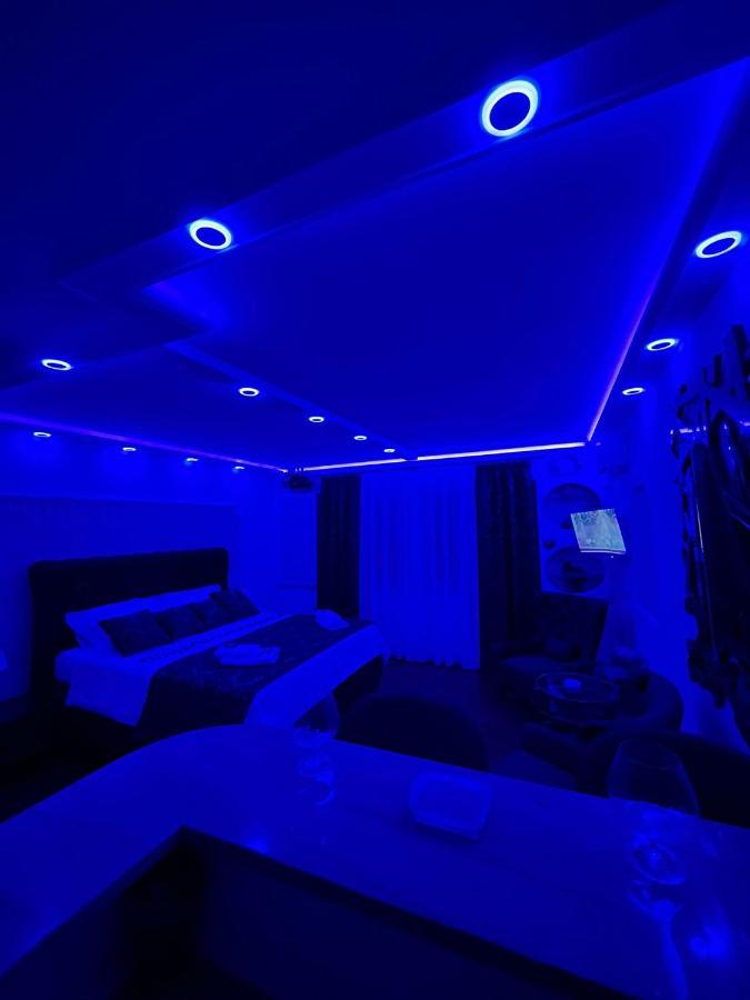 Luxury 2