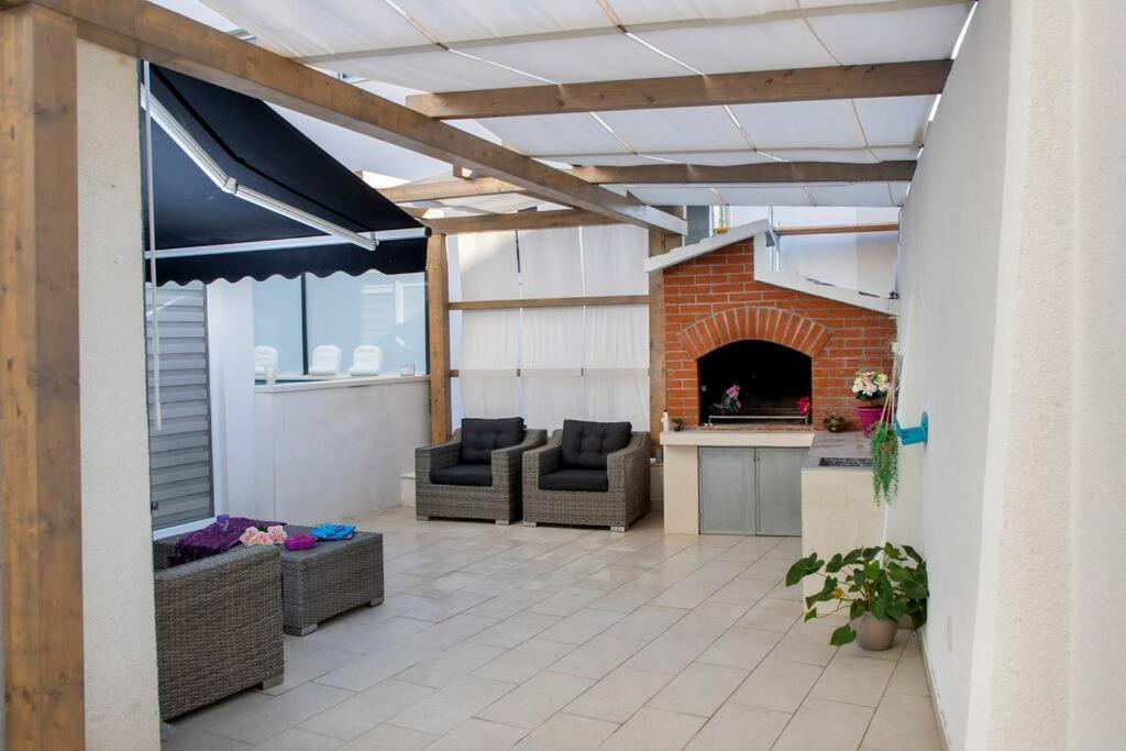 Luxury Martinis With Pool Apartment Split