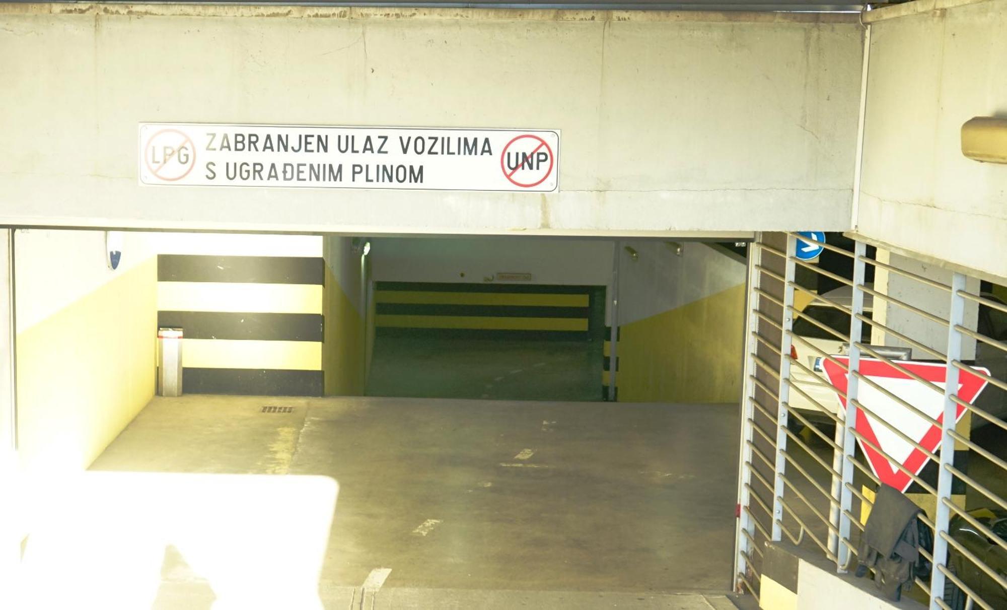 Bura2 , With Private Parking In The Garage
