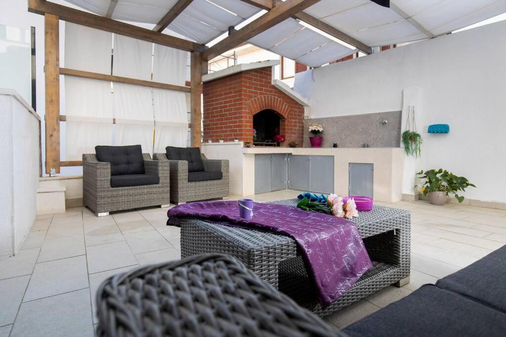 Luxury Martinis With Pool Apartment Split