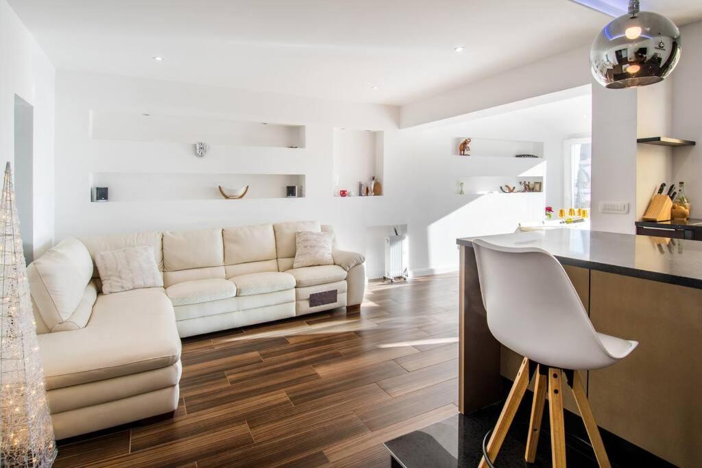 Luxury Martinis With Pool Apartment Split