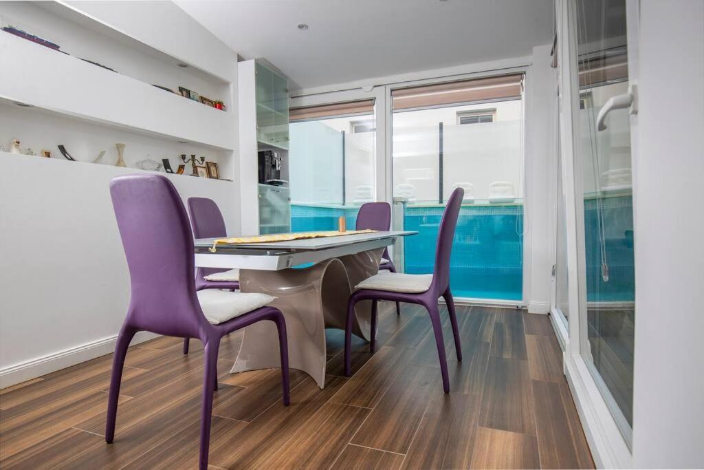 Luxury Martinis With Pool * Split