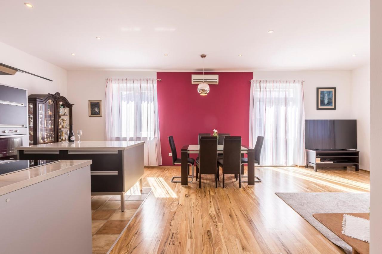 Ferula, 3 Bedroom Near Bacvice Apartment Split