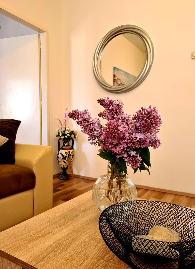 Nilaj Apartment Split