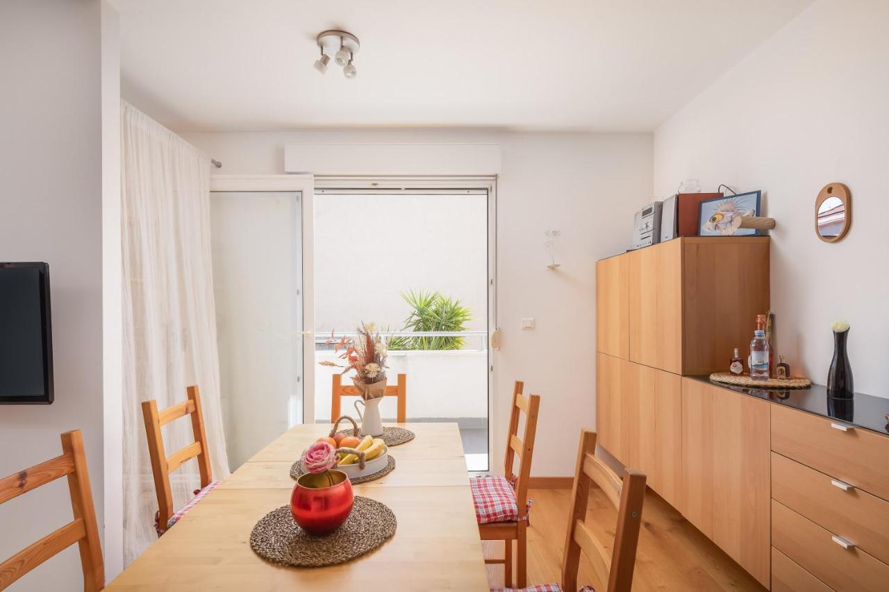 Modern With Terrace 4 Min Walk To The