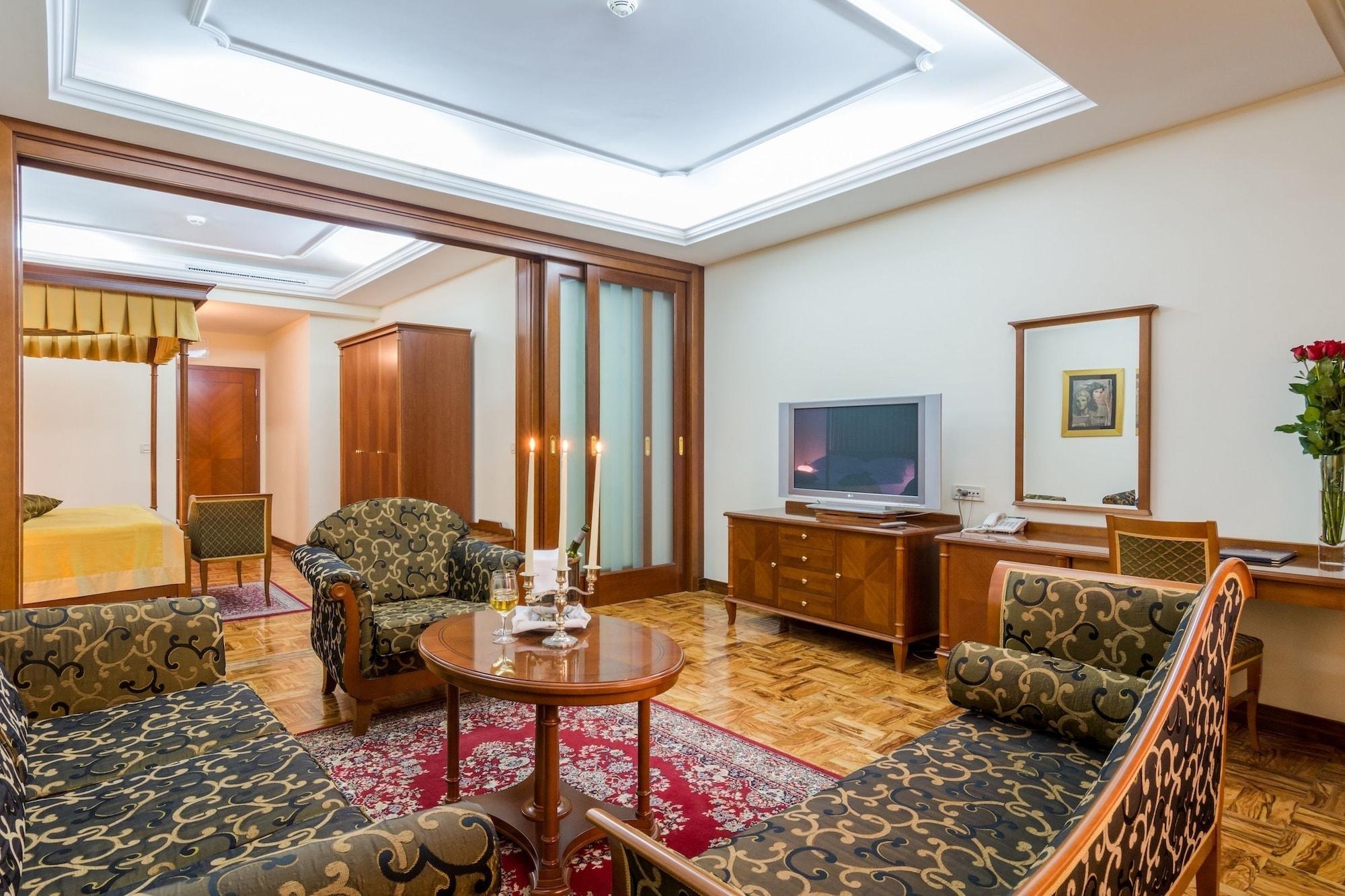 Hotel President