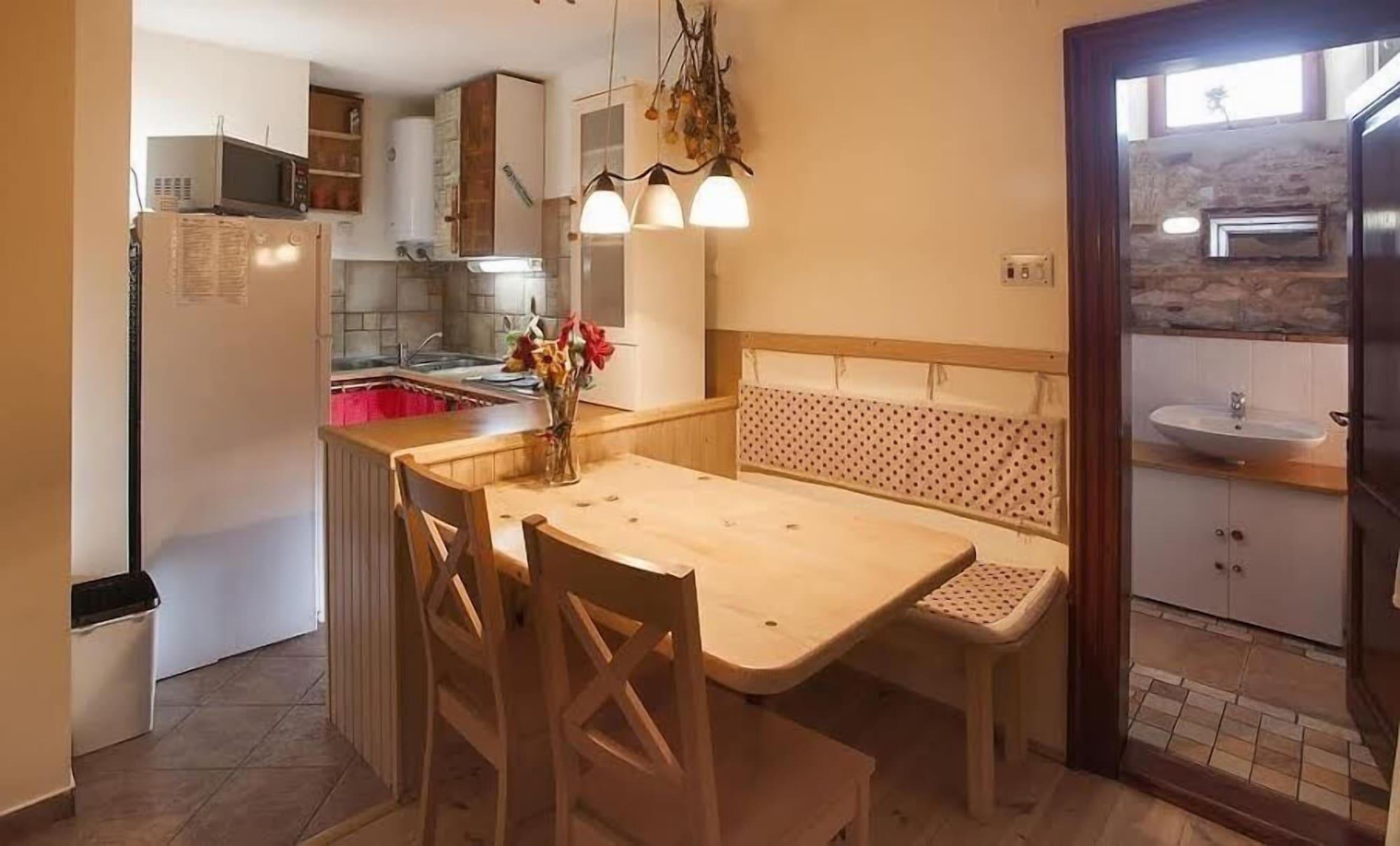Cecilia Apartment