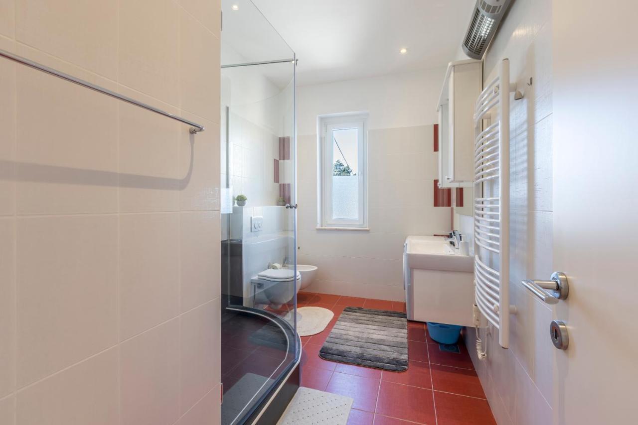 Ferula, 3 Bedroom Near Bacvice Apartment