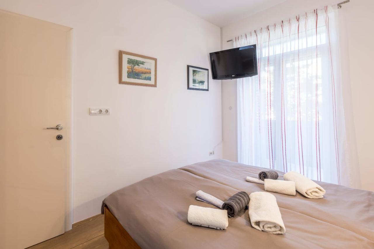 Ferula, 3 Bedroom Near Bacvice Apartment