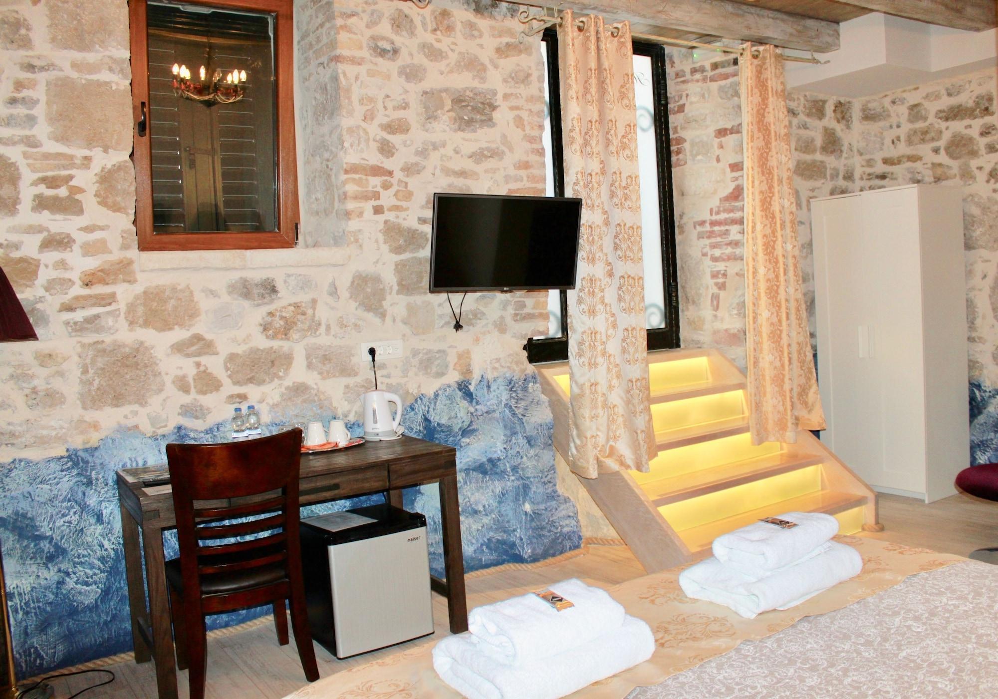Heritage Palace Varos - Mag Quaint & Elegant Boutique