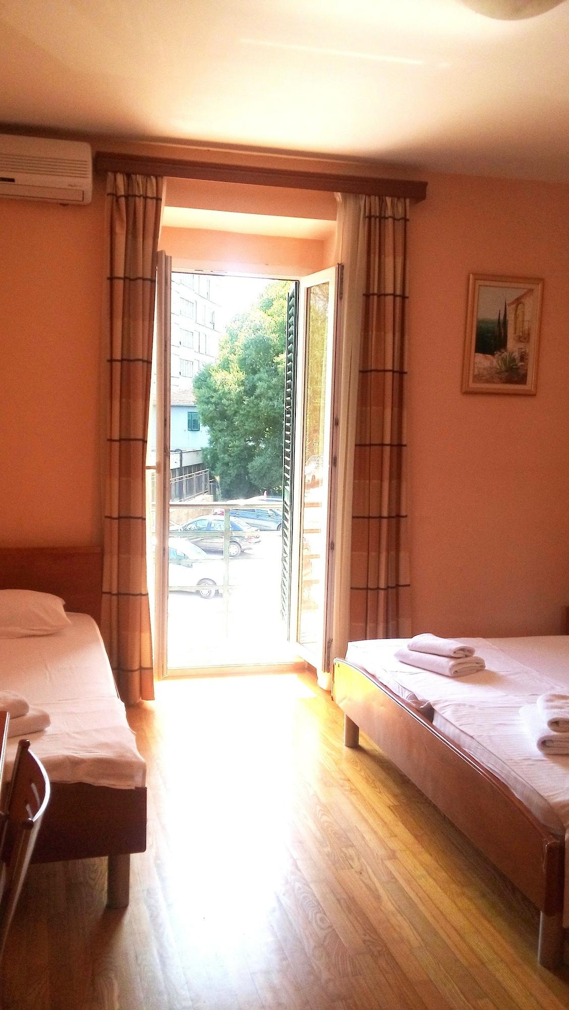 Marjela Acomodação com café da manhã  Split