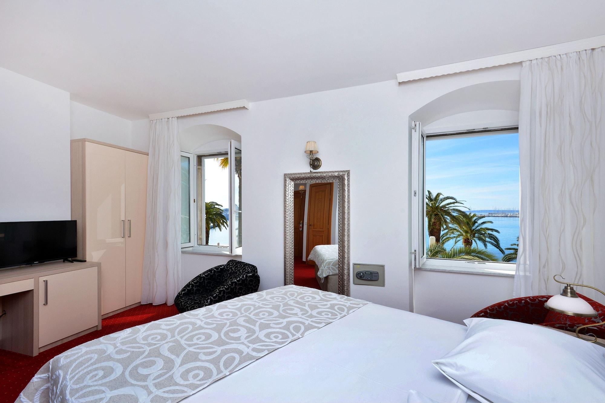 Hotel Adriana