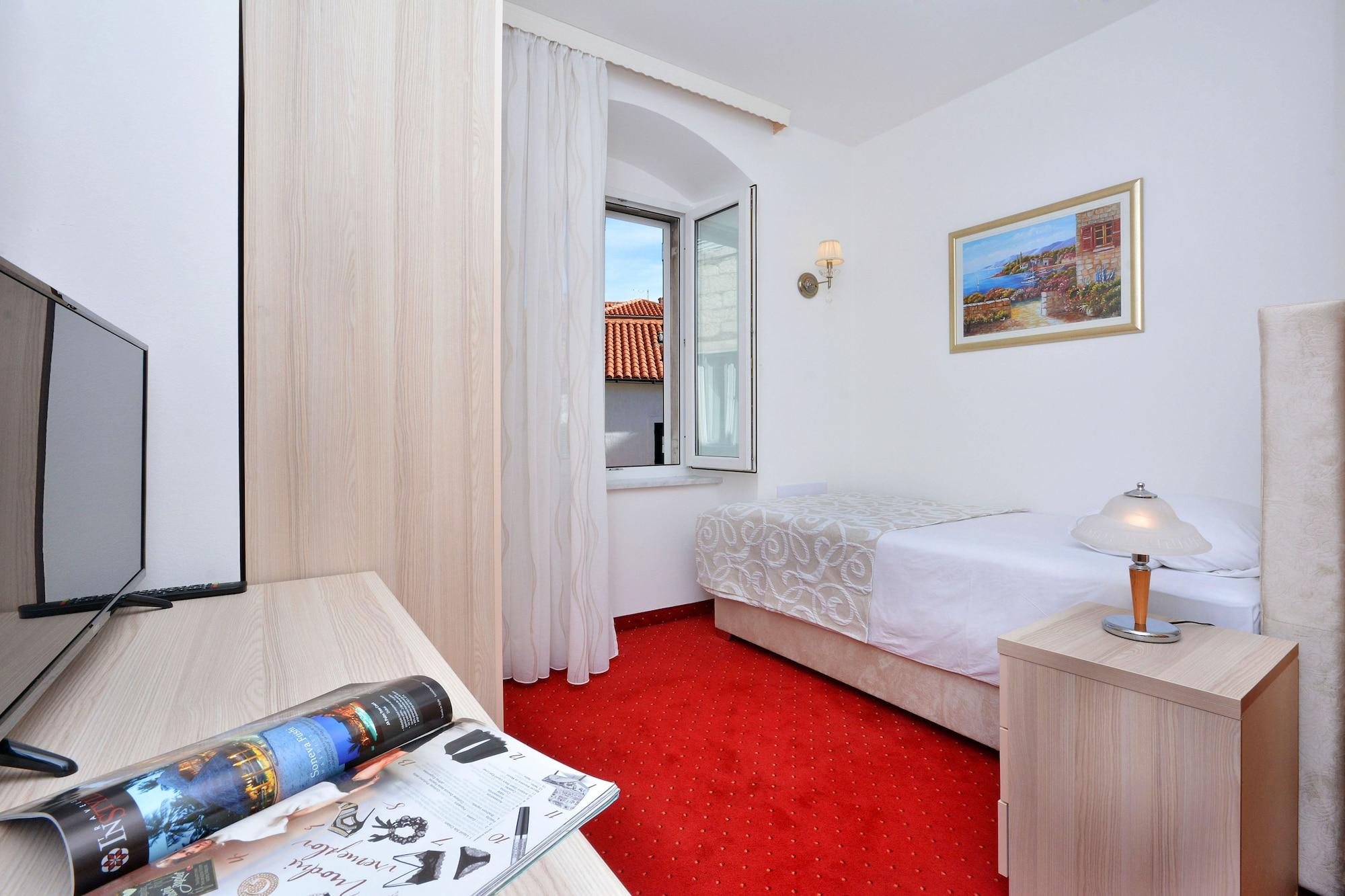 Adriana Hotel 3*