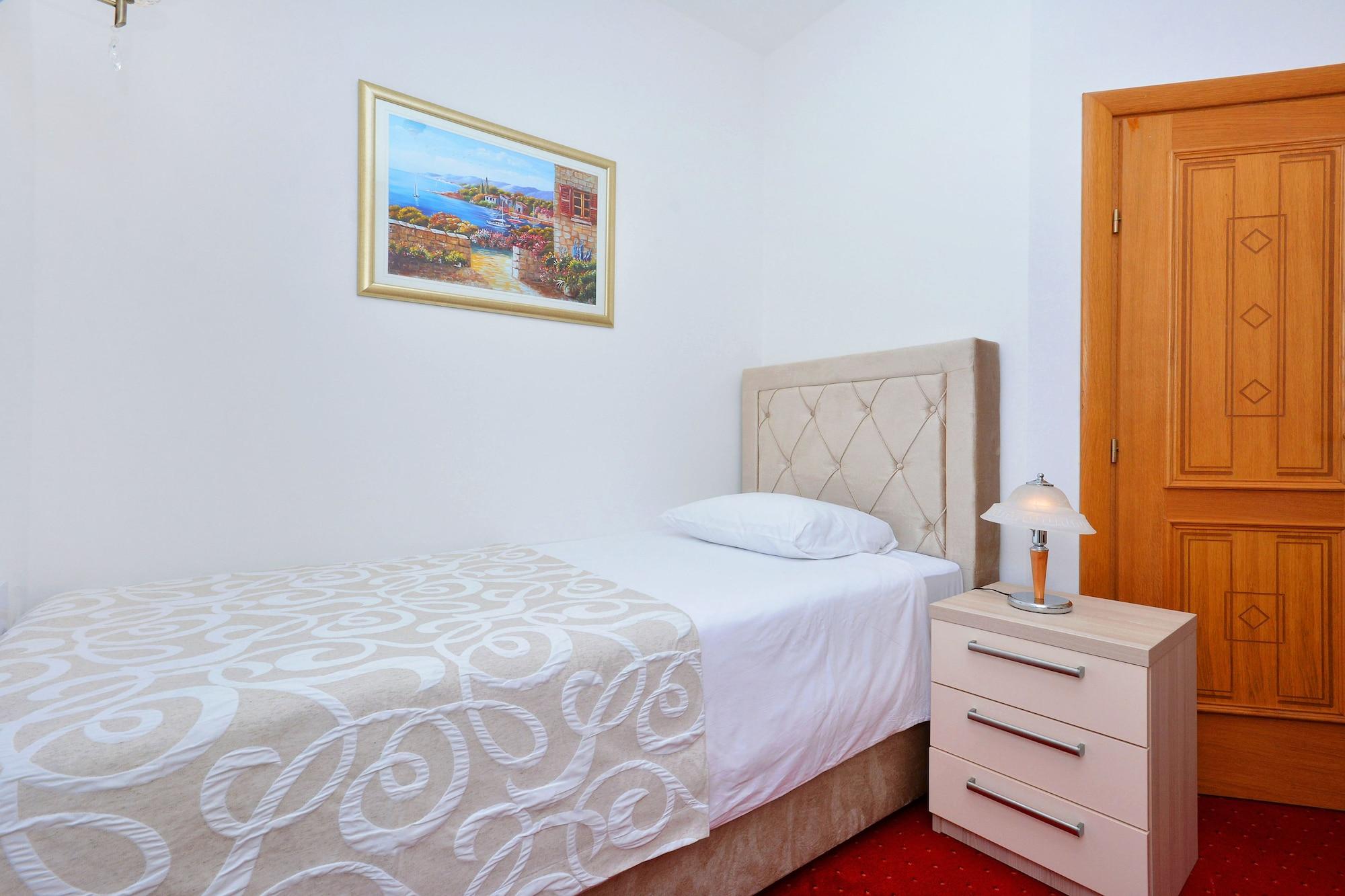 Adriana Hotel