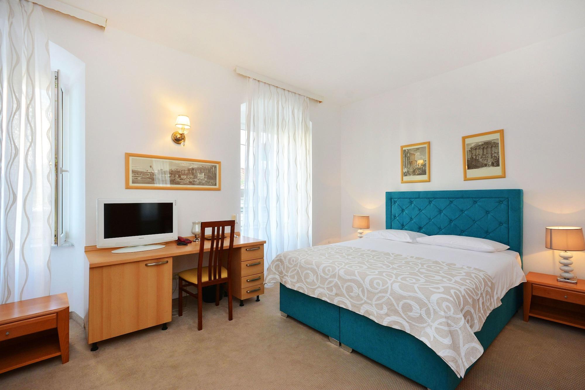 Hotel Adriana 3*