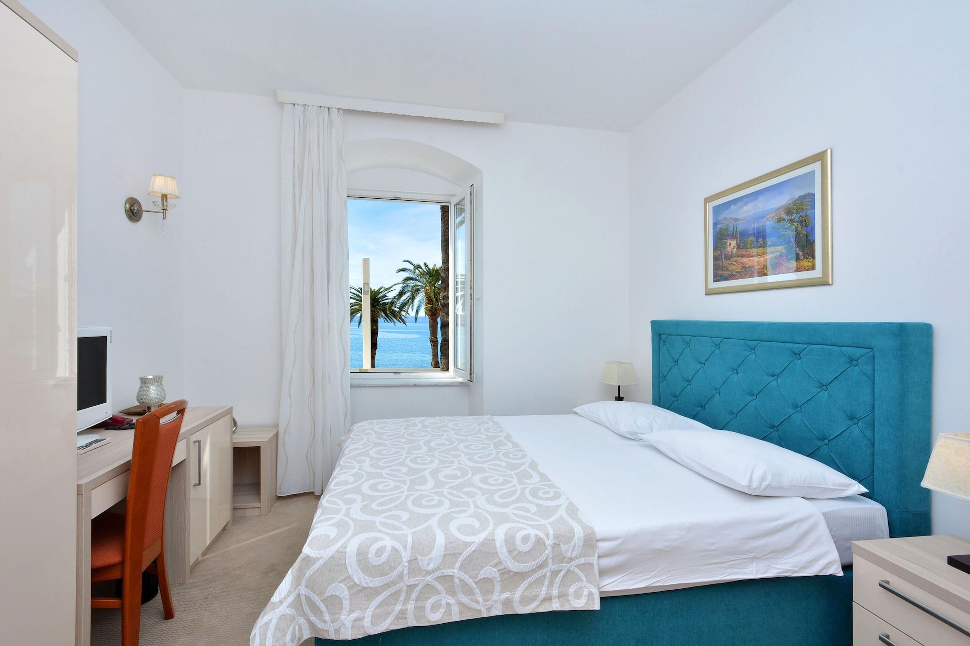 Adriana Hotel