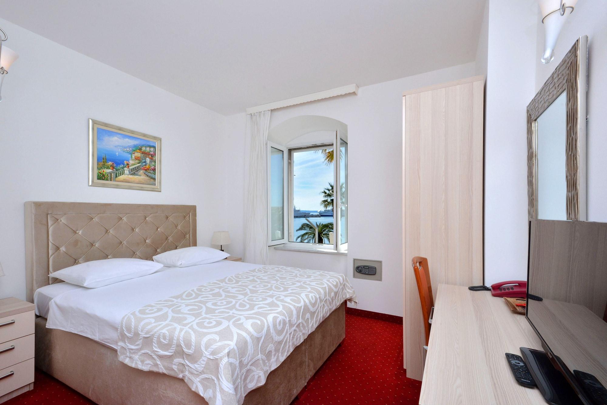 Hotel Adriana