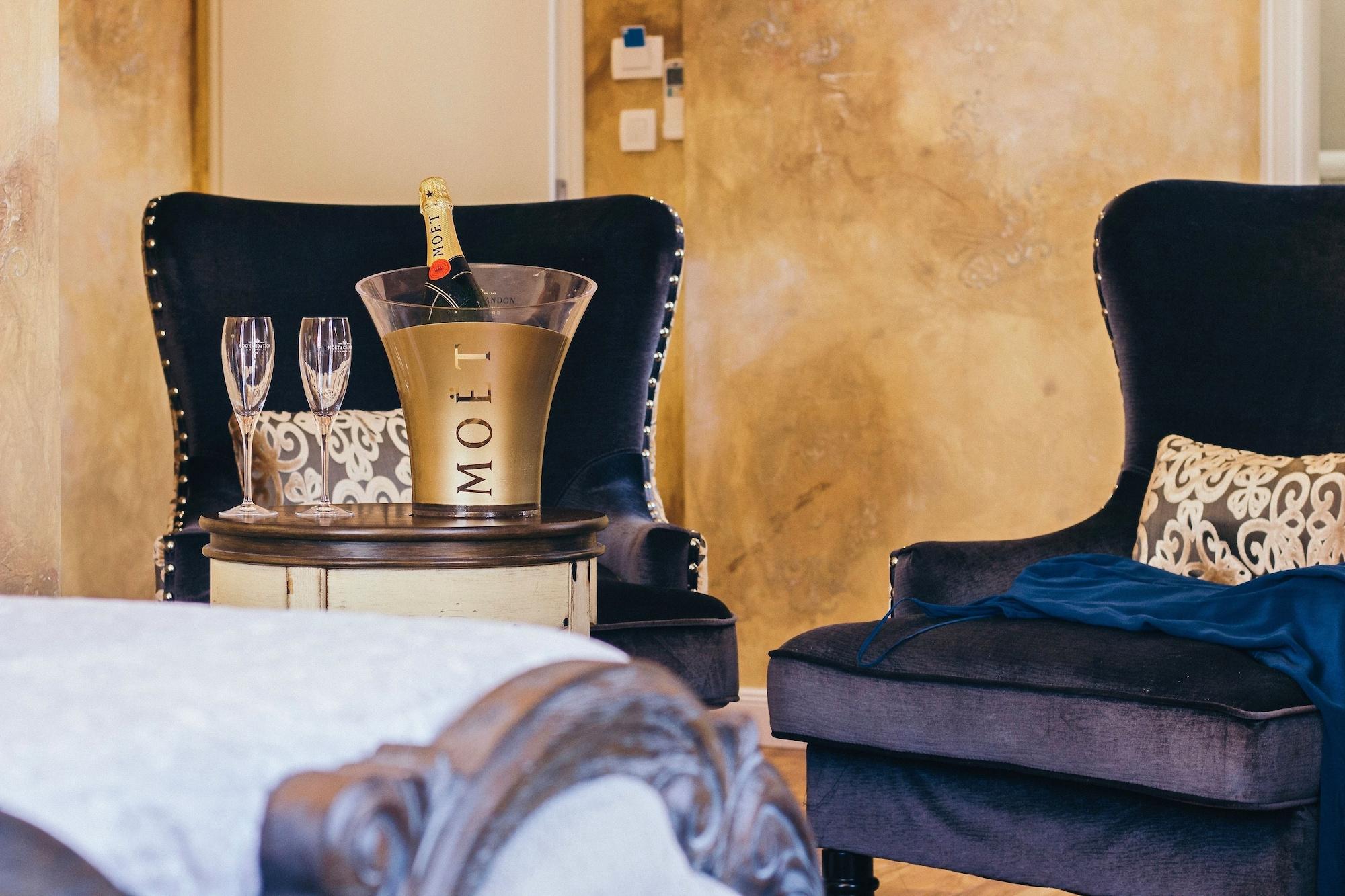 Plaza Marchi Old Town - Mag Quaint & Elegant Boutique Split