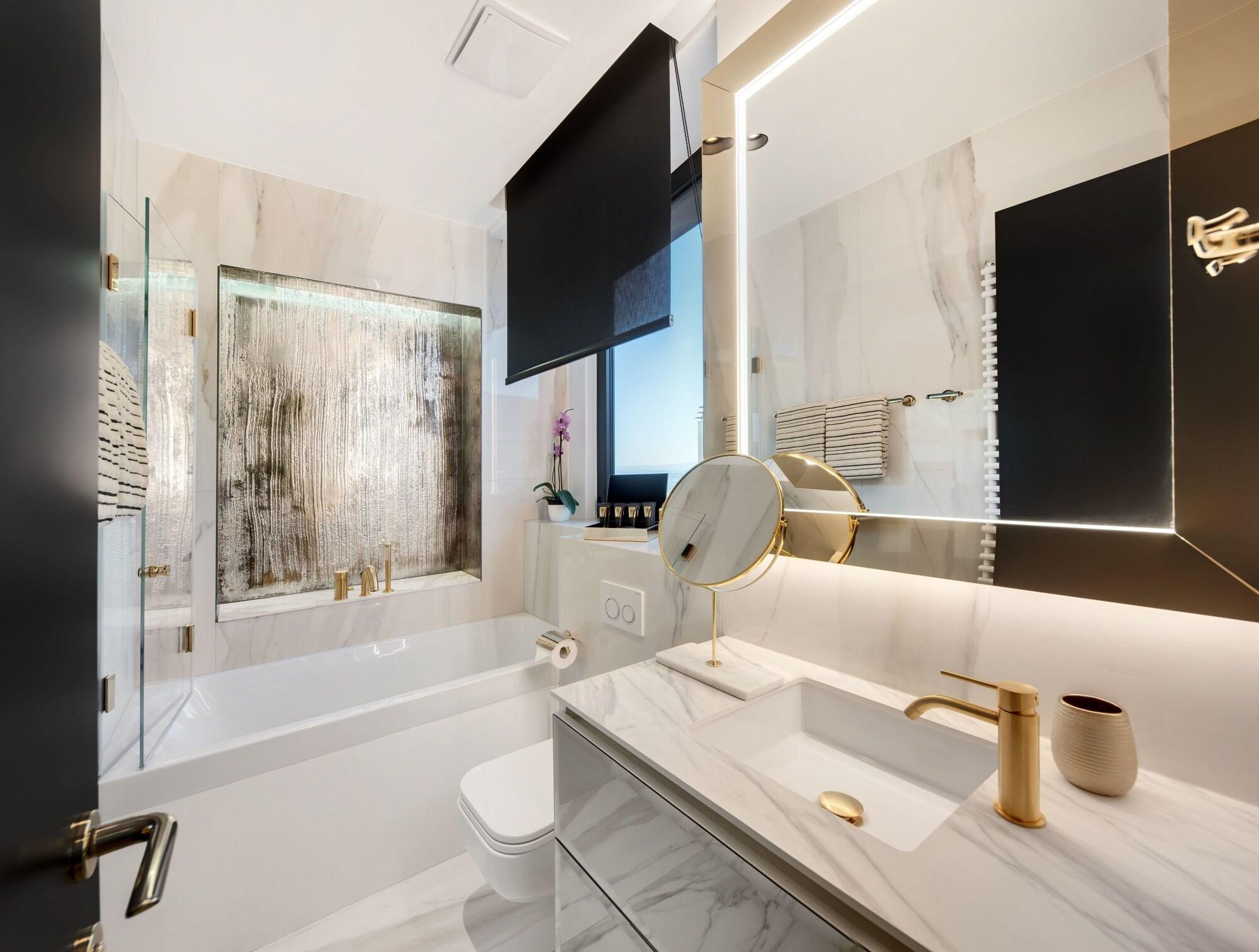 Posh Apartment