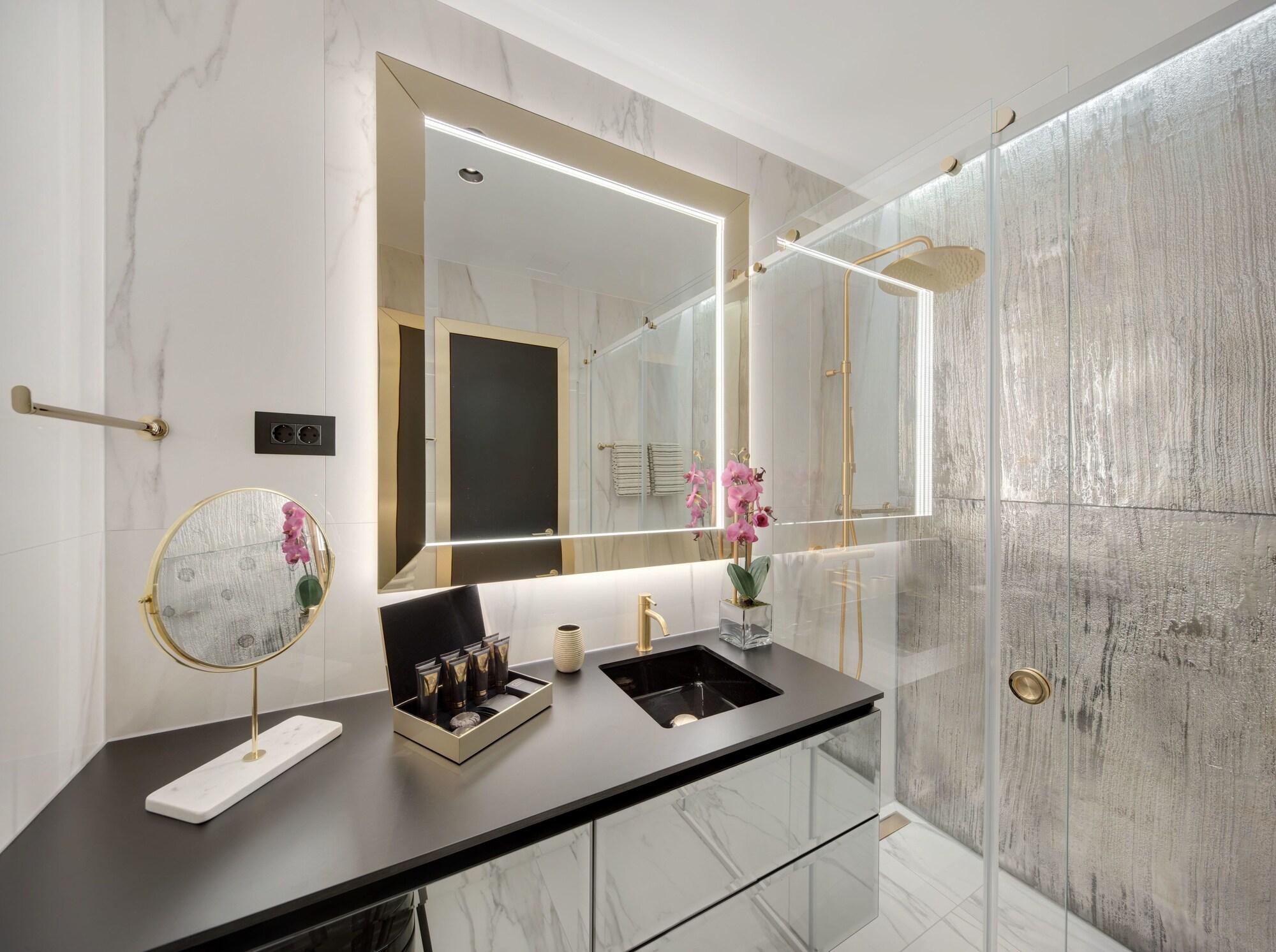 Apartment Posh Split