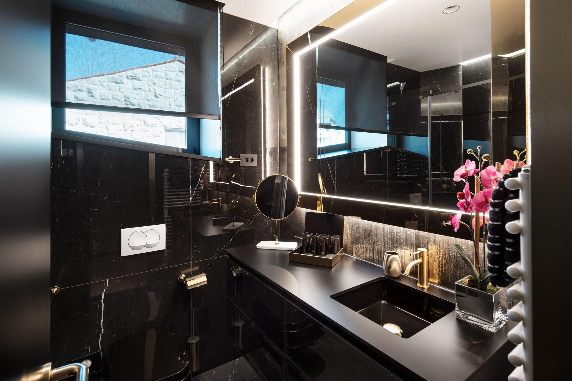 Apartment Posh Split