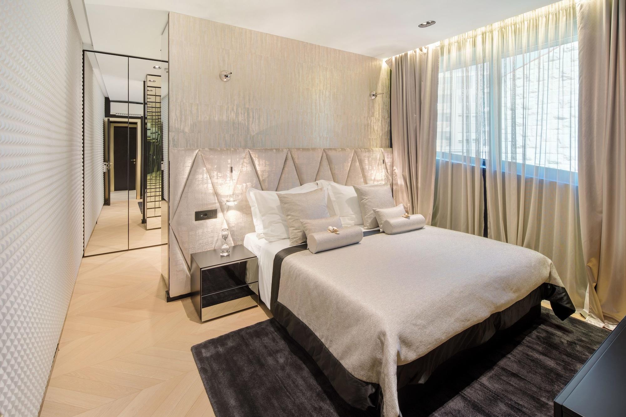 Posh Apartment