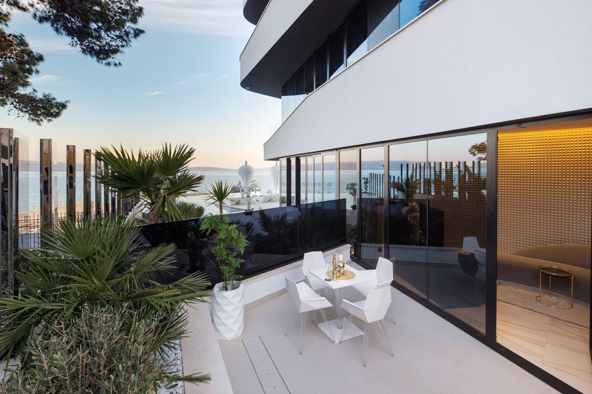 Apartment Posh Split