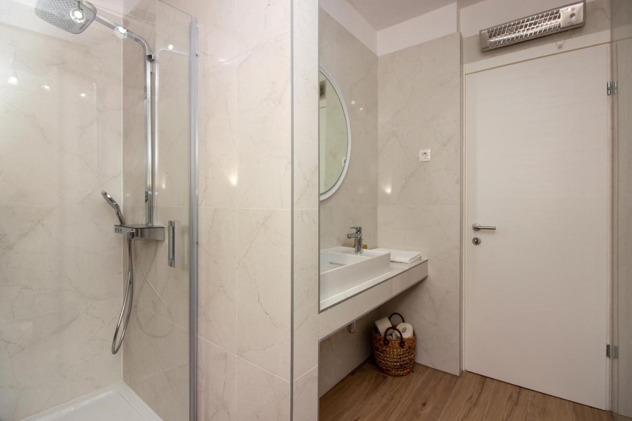 Bura2 , With Private Parking In The Garage Apartment Split