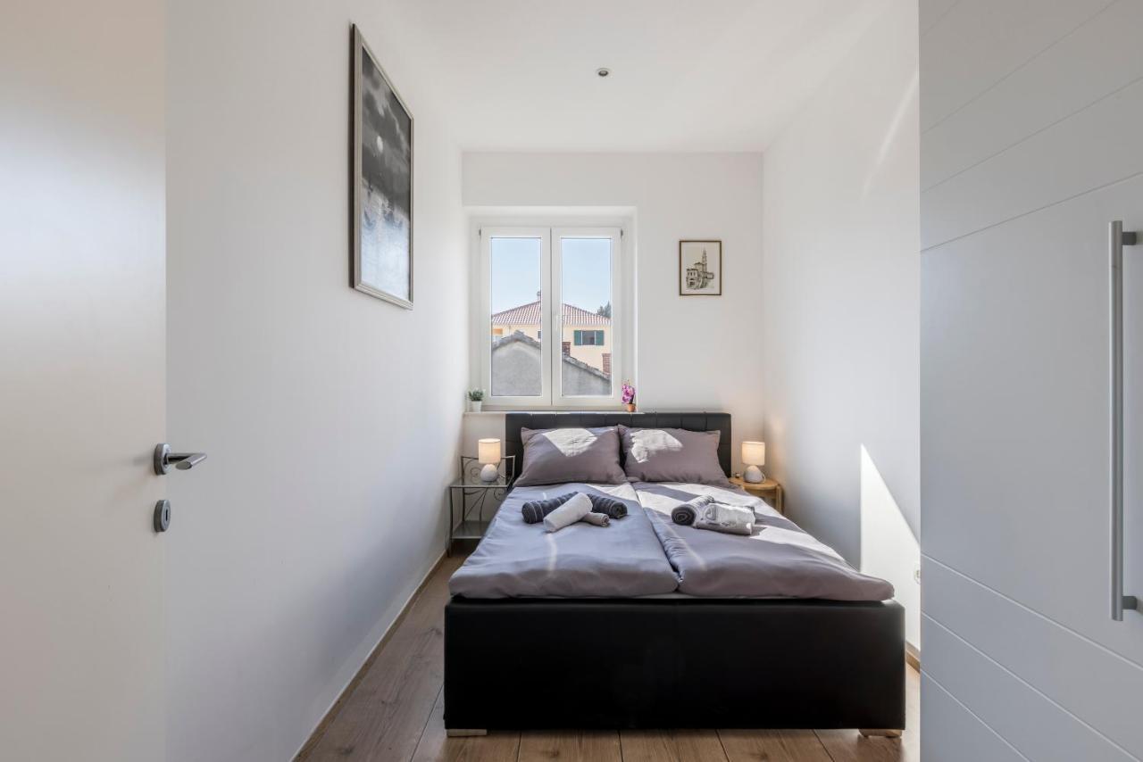 Ferula, 3 Bedroom Near Bacvice Apartment