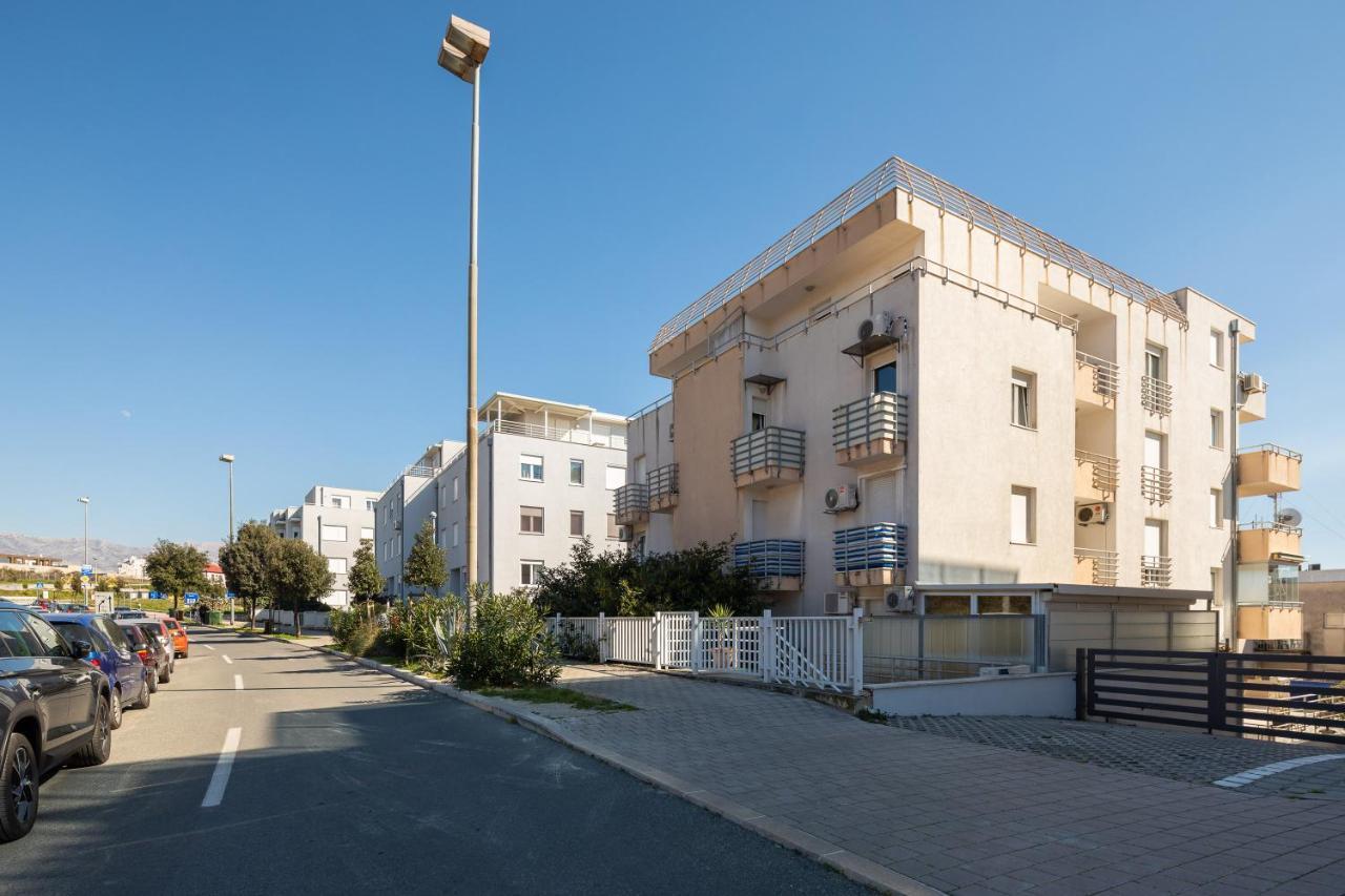 Modern With Terrace 4 Min Walk To The