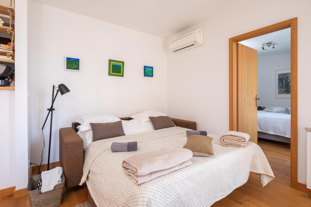 Apartamento Modern With Terrace 4 Min Walk To The *