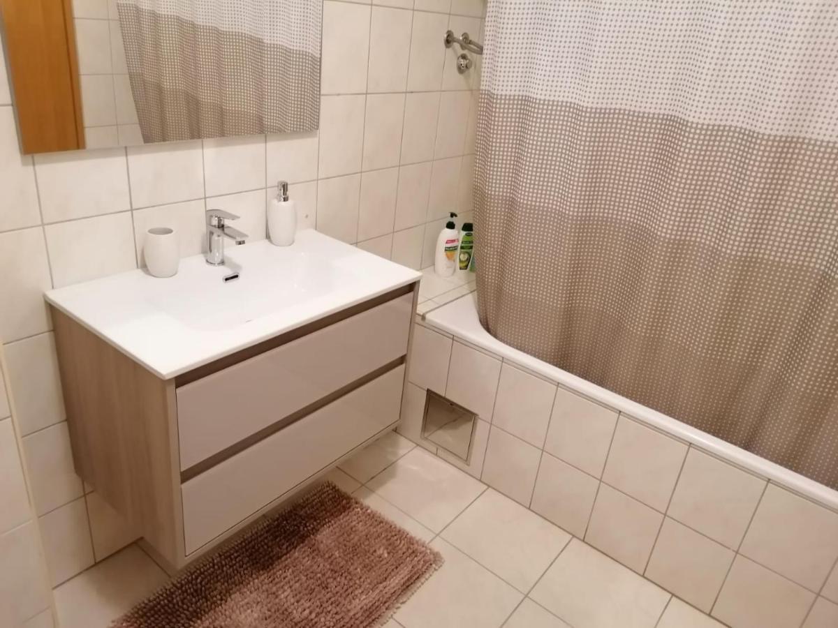 Spacious Smile With Terrace And Secure Garage Apartman