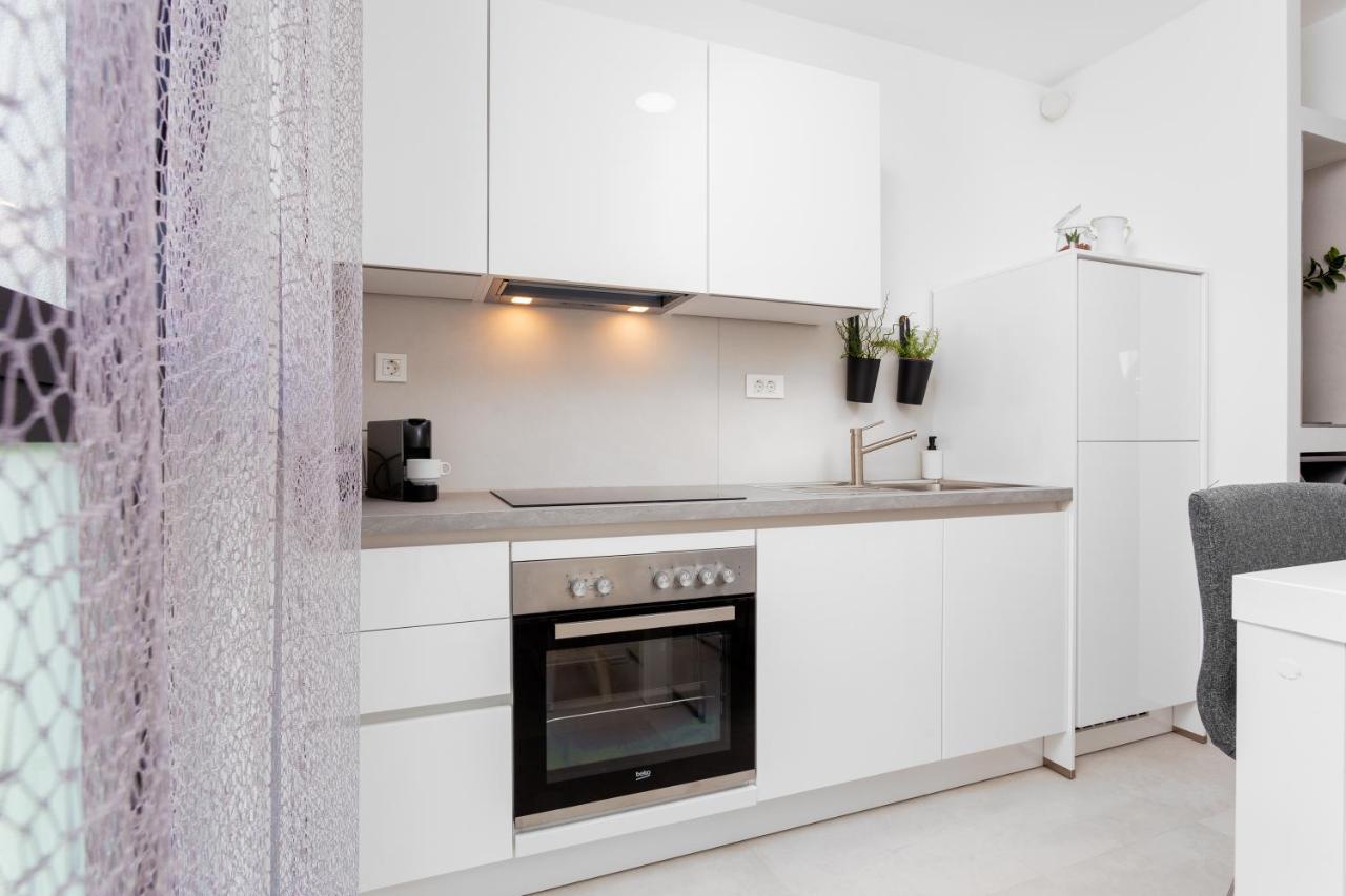 Apartment Mare's 2 *