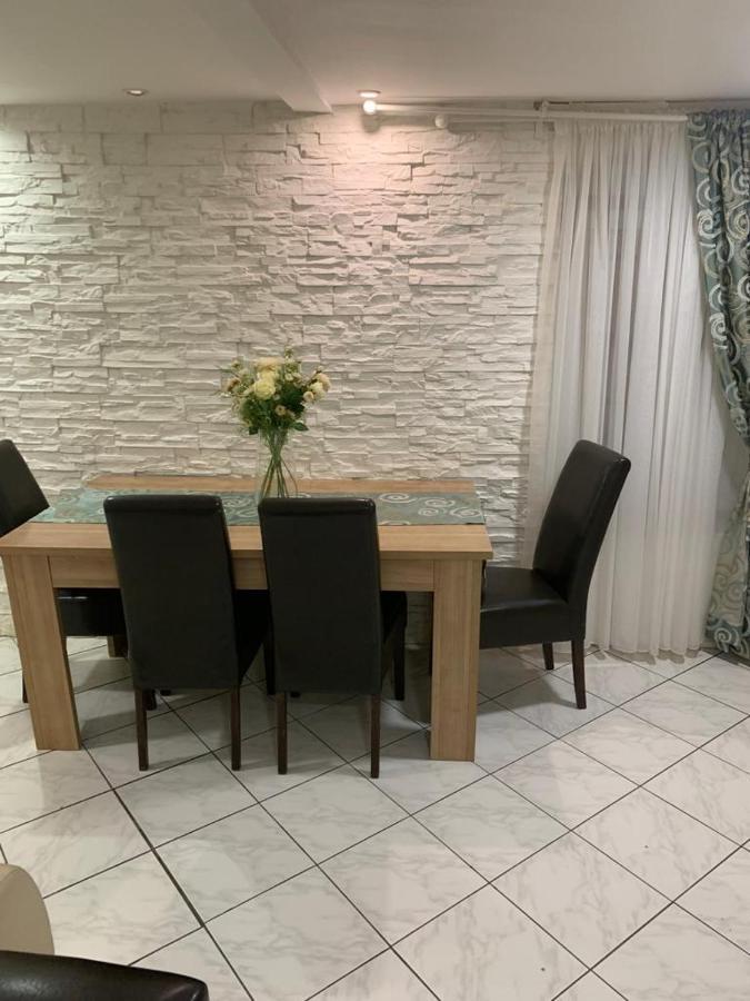 Old Town Apartman *