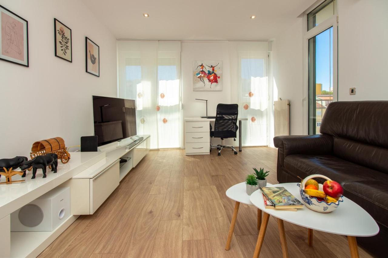 Bura2 , With Private Parking In The Garage Apartment