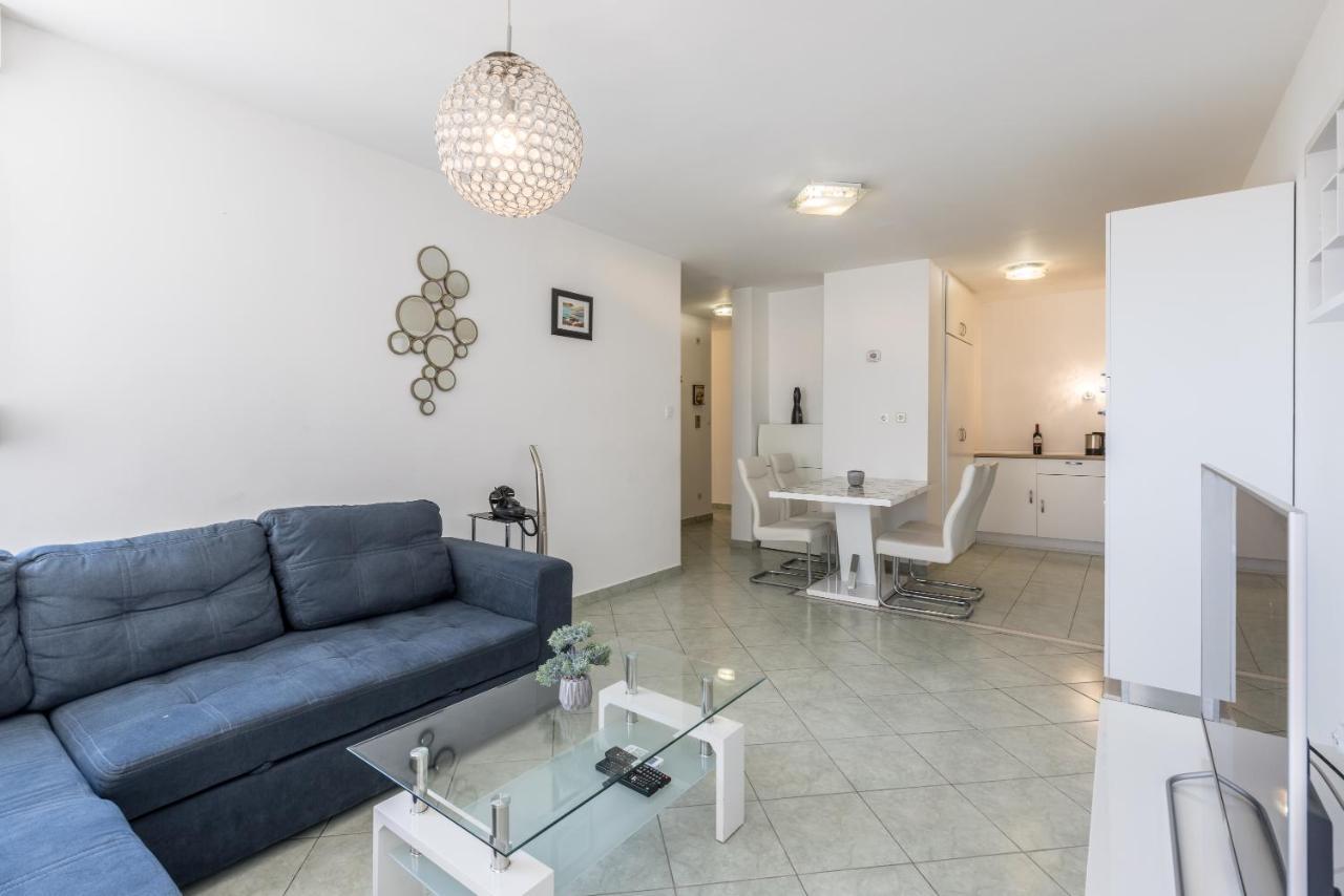 Apartman Larus *