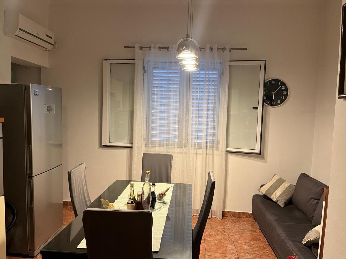 Bella With Terrace In Centre Apartment