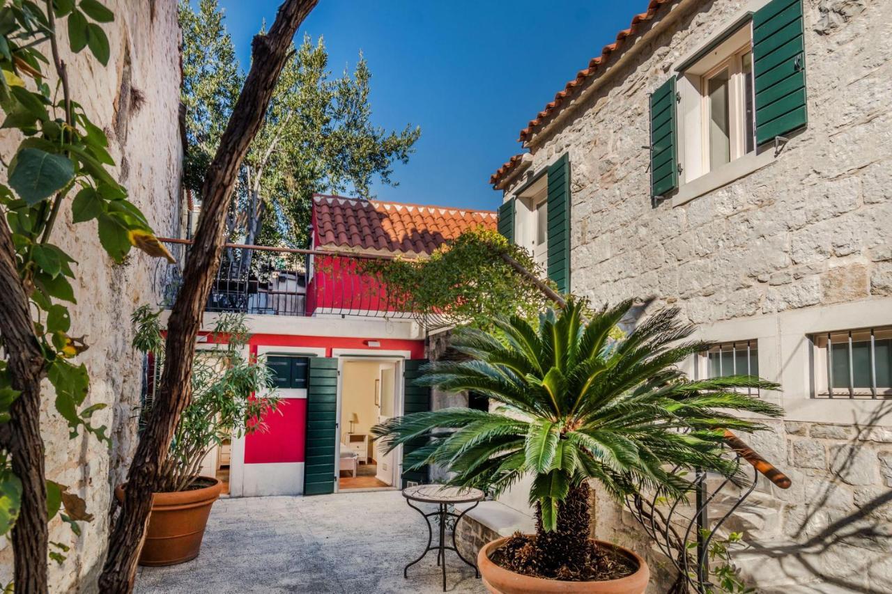 Villa-varos-palm-garden