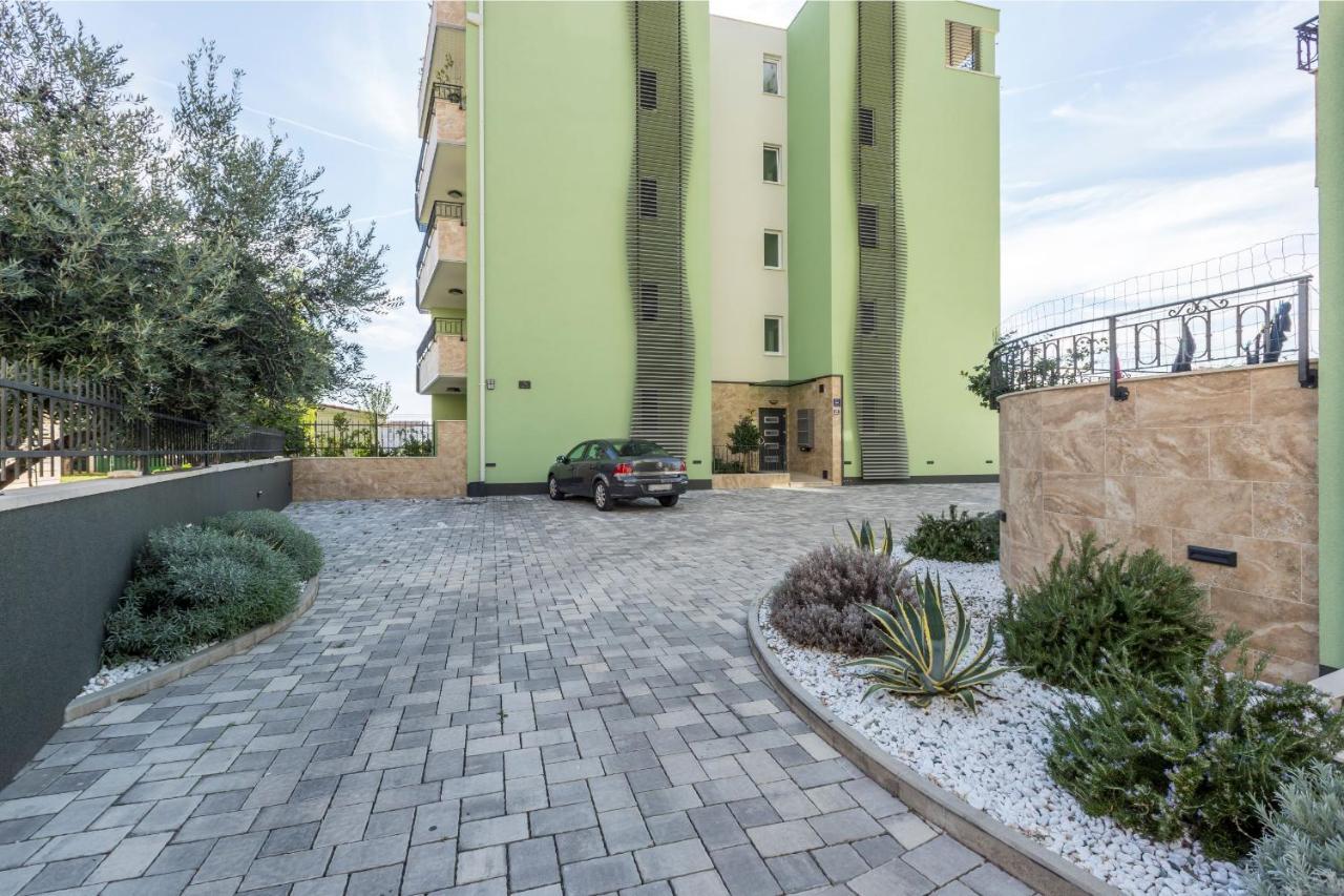 Apartman Lukiana*** *