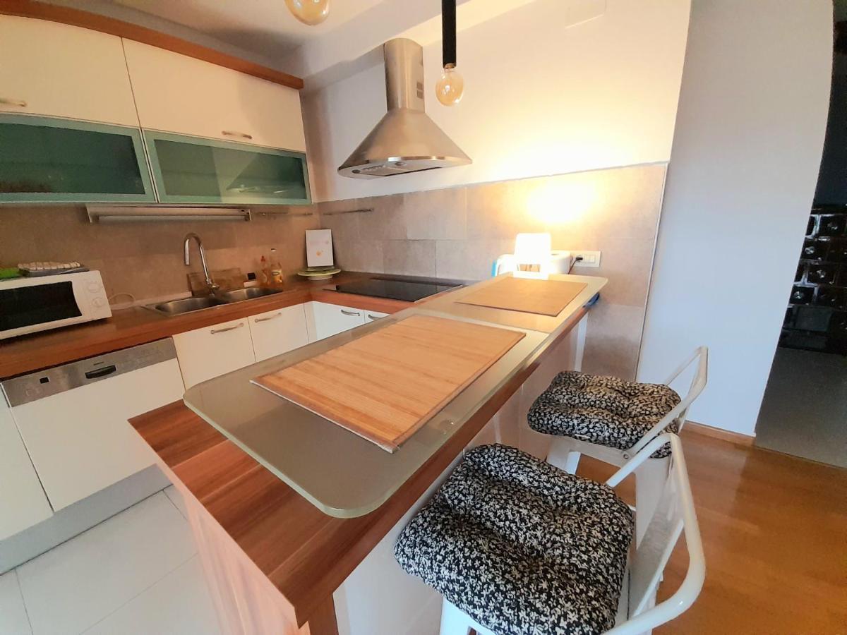 Beautiful Large Apartment, Walk To Beach Appartement Split