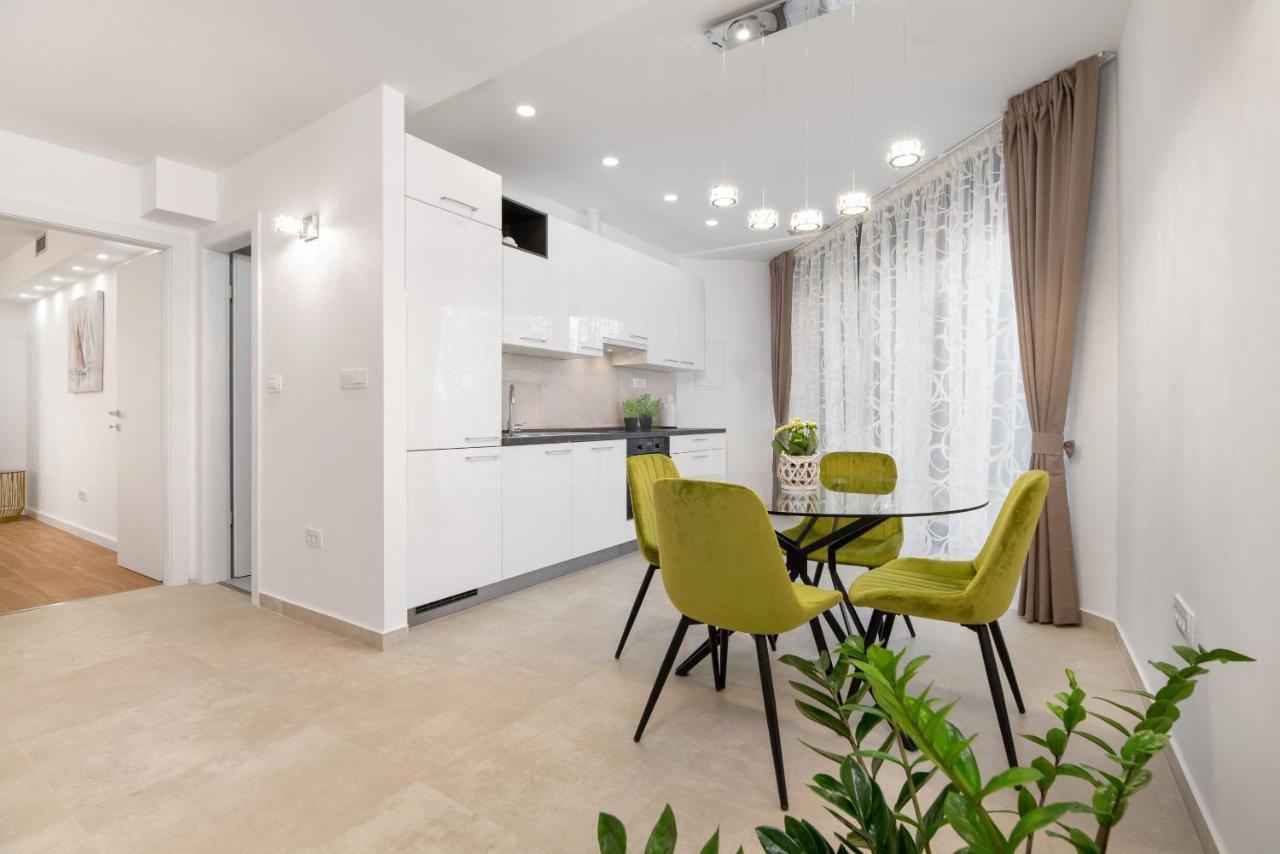 Amadeo Apartment Split