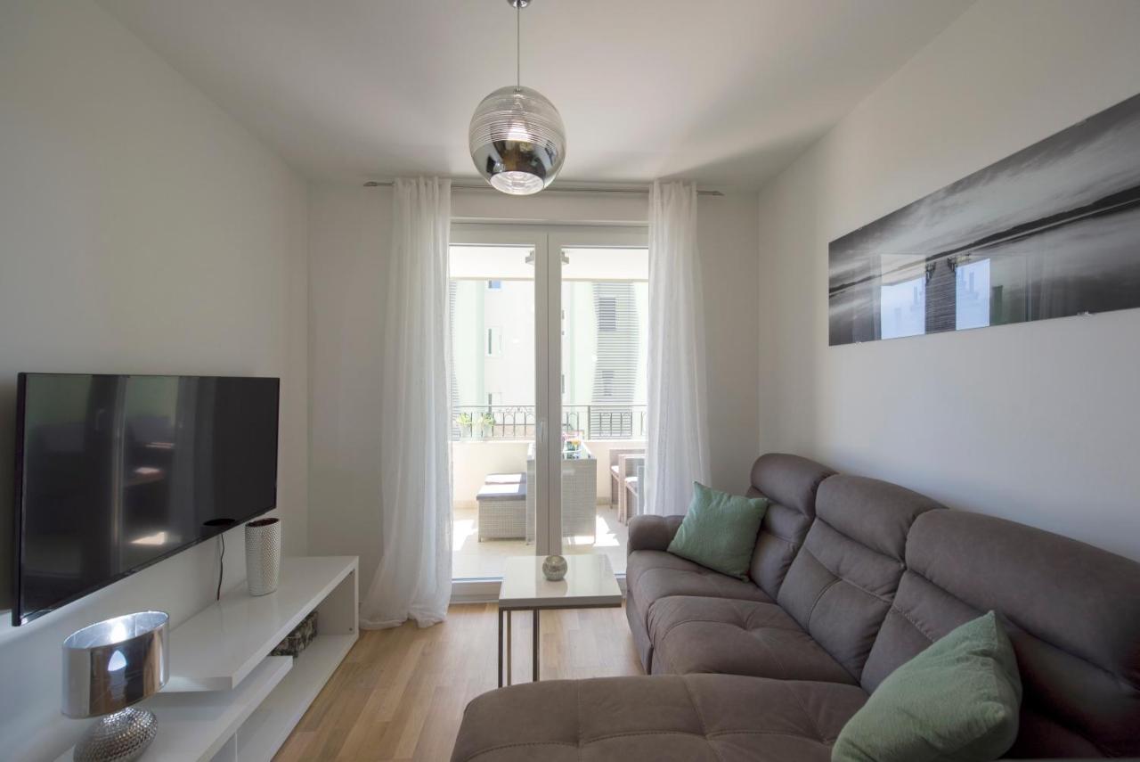 Apartment Eni *