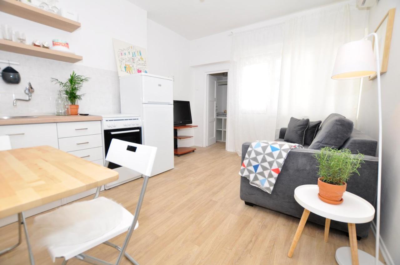 Apartment & Studio In The Centre Split