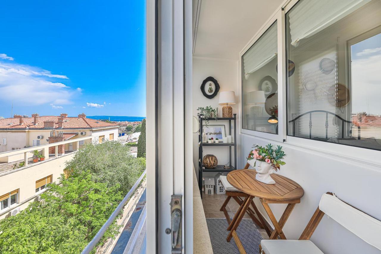 Cozy With View * Split