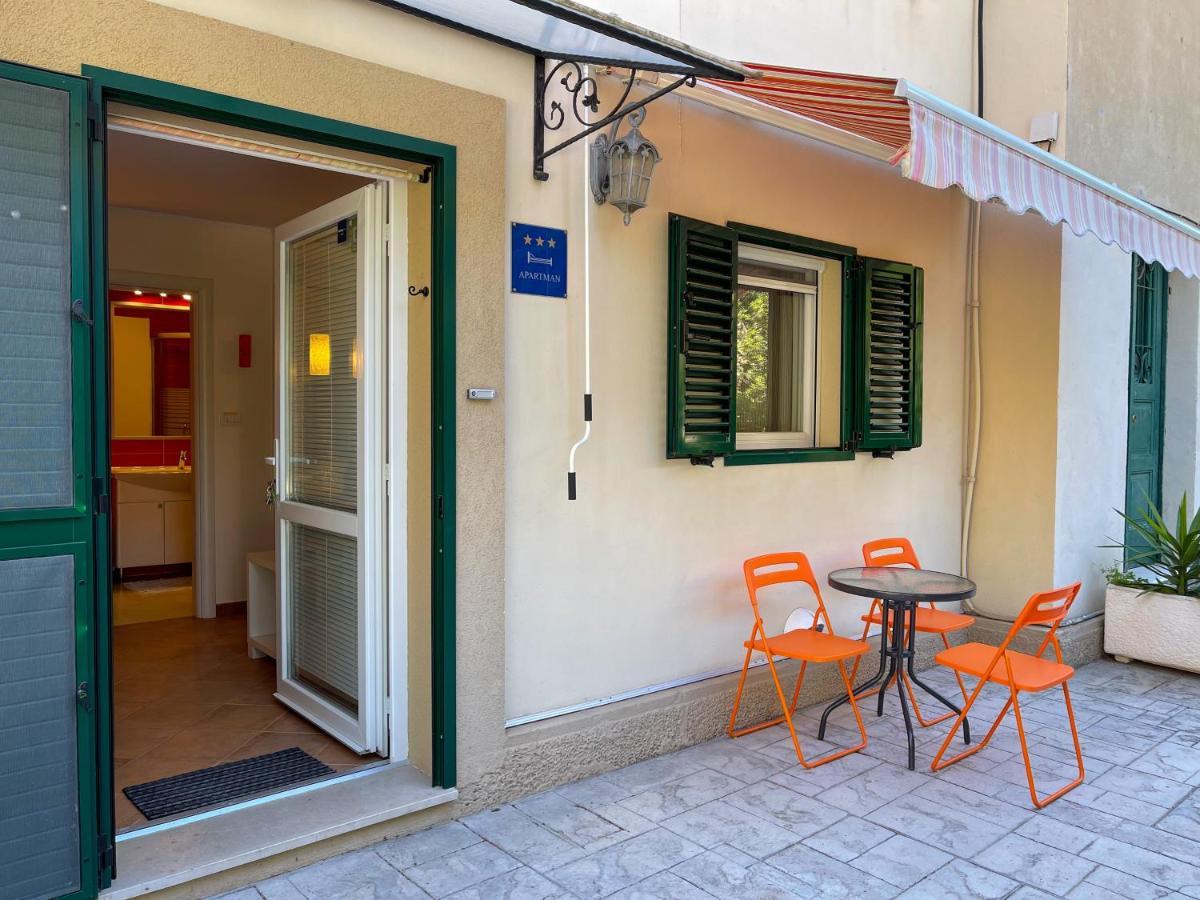 Joanne !private Parking! Split