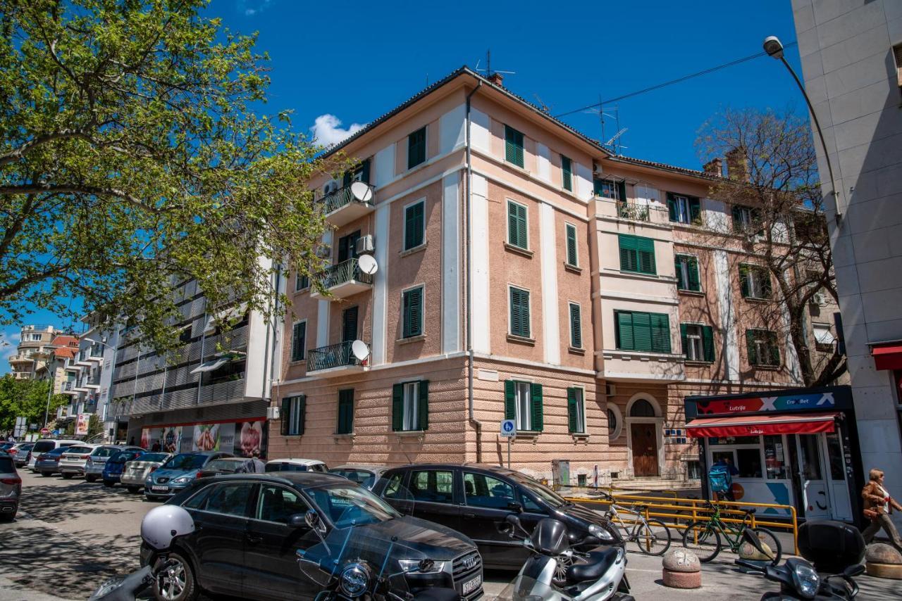 Apartman Center De Lux “ Zara “ *